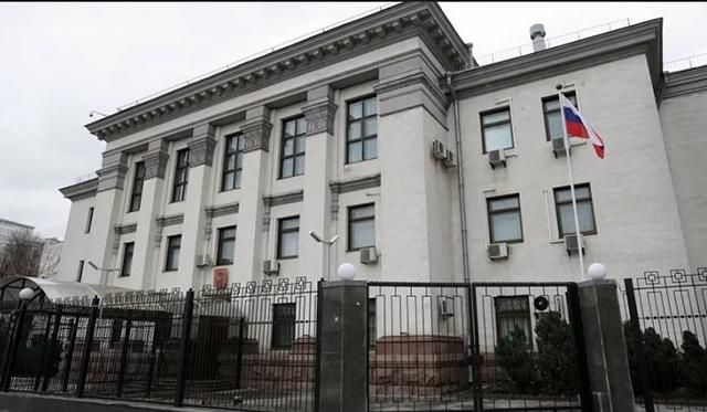 В Одессе полиция перекрыла доступ к консульству России