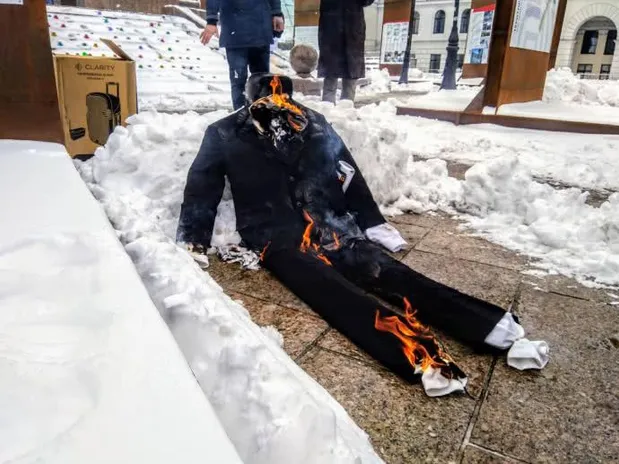 Спалили опудало Путіна Спалили опудало Путіна