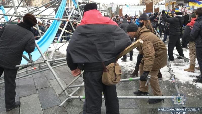 У поліції відреагували на самовільний демонтаж конструкції у центрі Києва 