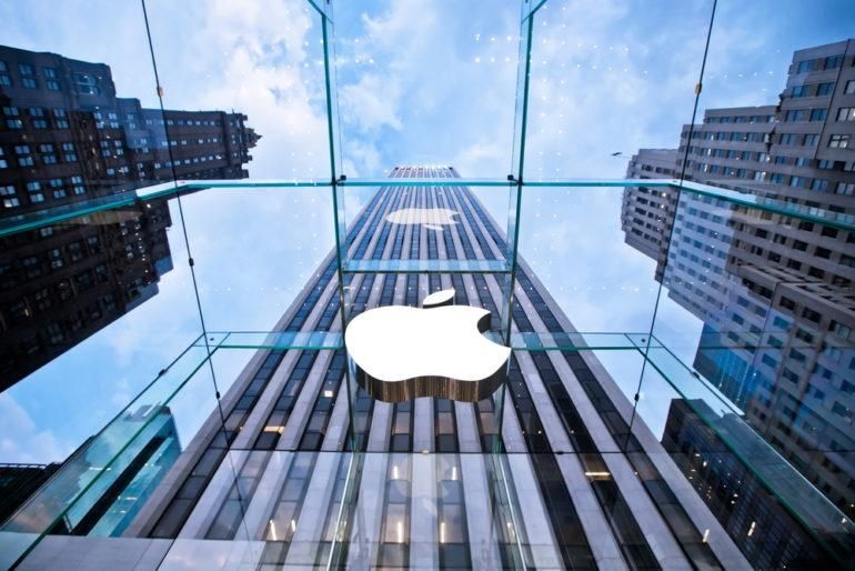Топ-новини про Apple: плани компанії, MacBook з двома екранами і шпигунське відео iPhone SE 2 Топ-новини про Apple: плани компанії, MacBook з двома екранами і шпигунське відео iPhone SE 2