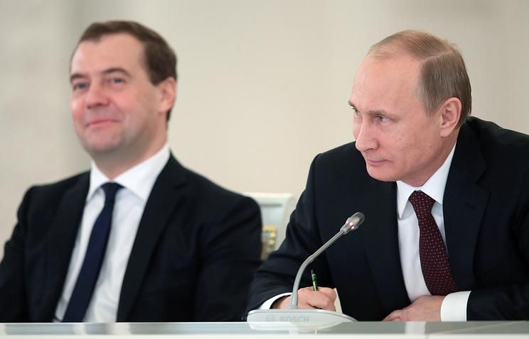Путин задумался над судьбой Медведева Путин задумался над судьбой Медведева