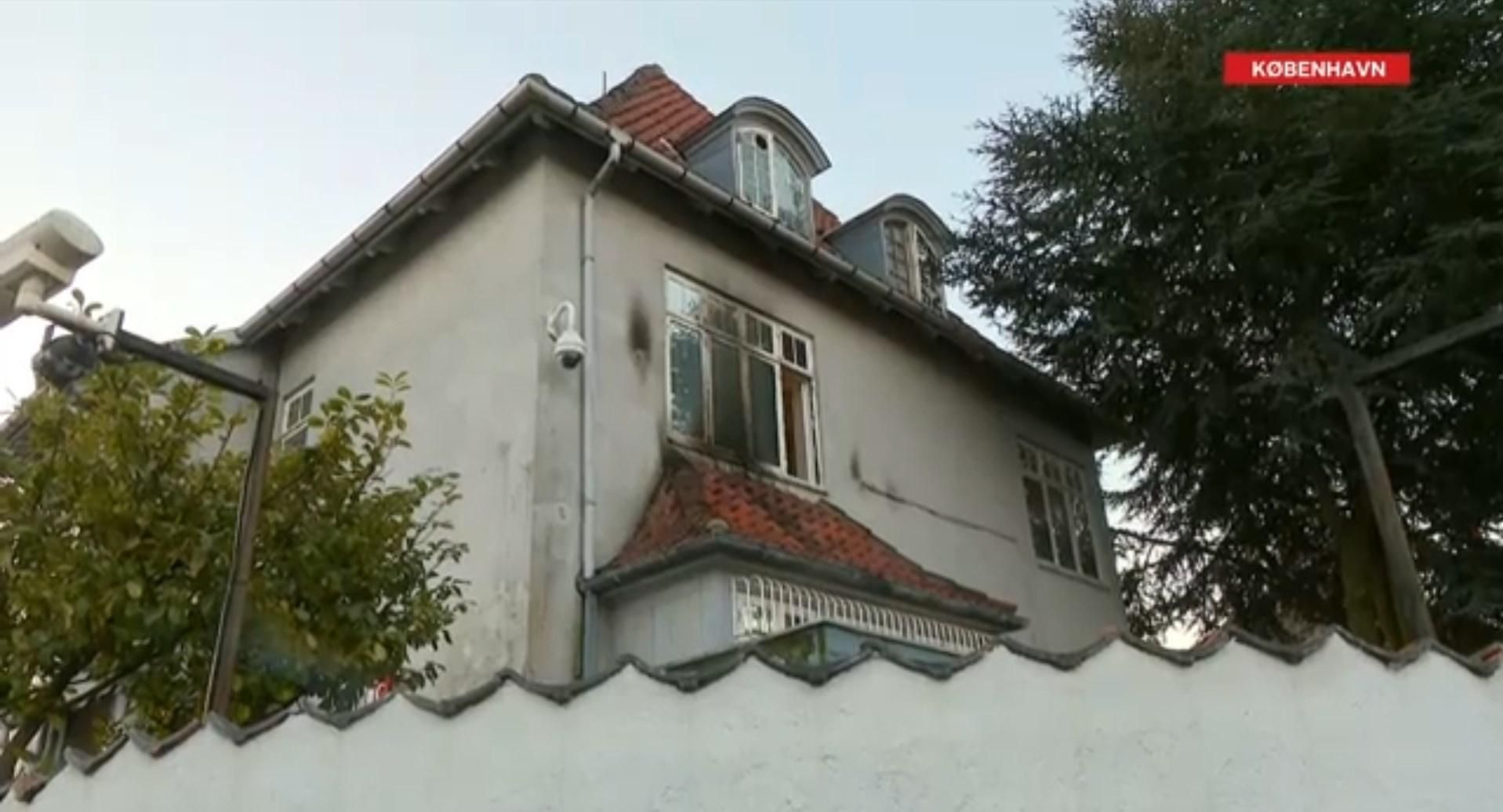 Посольство Турции в Дании атаковали: здание забросали коктейлями Молотова Посольство Турции в Дании атаковали: здание забросали коктейлями Молотова