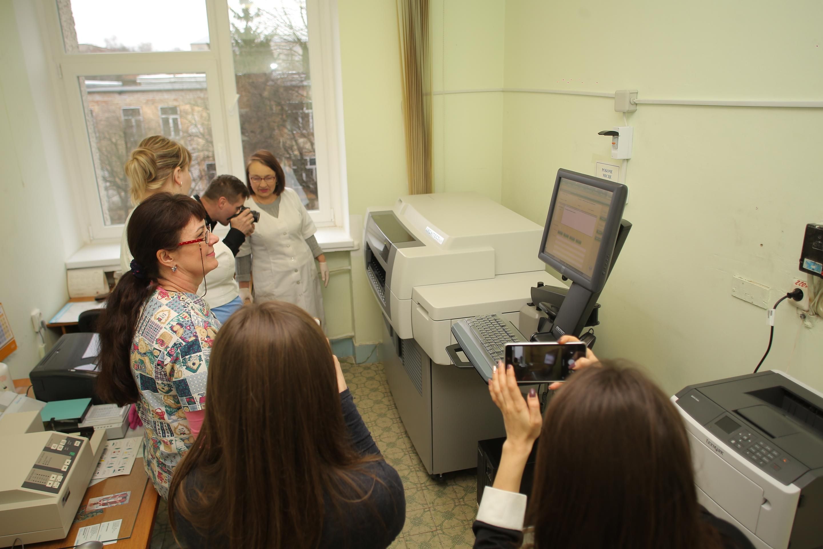 Все під контролем: апарат для визначення хіміопрепаратів у крові онкохворих дітей тепер у Львові
