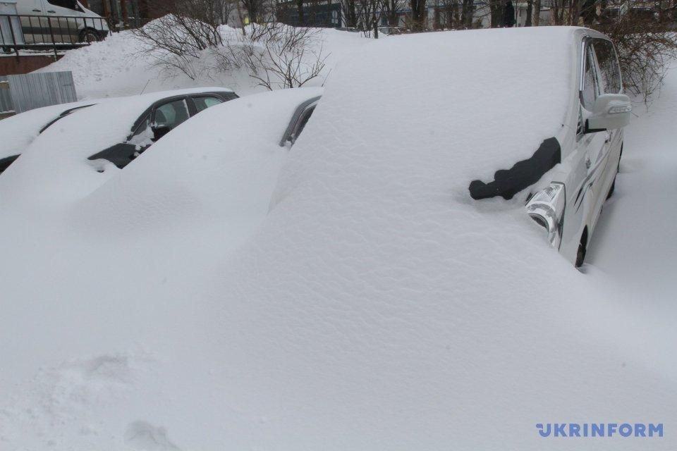 В Днепре транспортный коллапс из-за двухмесячной нормы снега