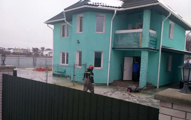 В Киевской области люди не могли покинуть дом, потому что все, что было во дворе вмерзло  