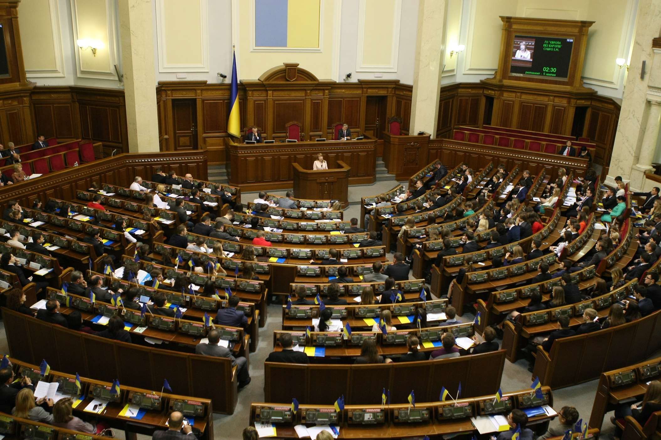 Народных депутатов планируют пускать в здание парламента только через рамки