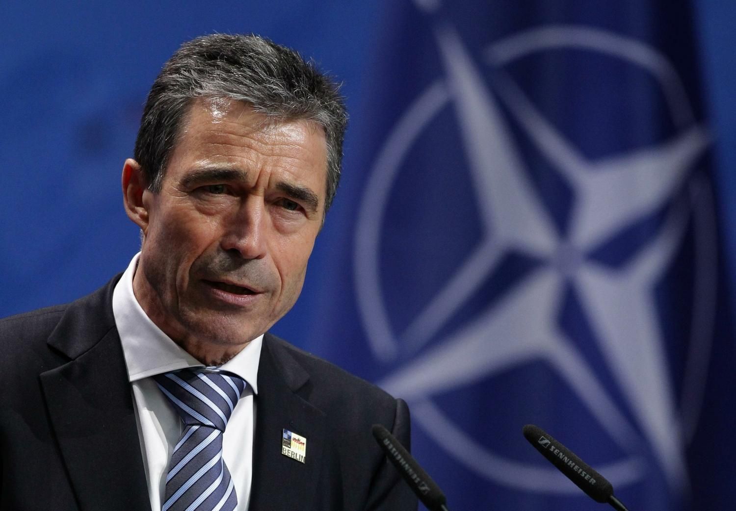 ЕС и НАТО должны предоставить Украине оборонительное оружие, – экс-глава НАТО