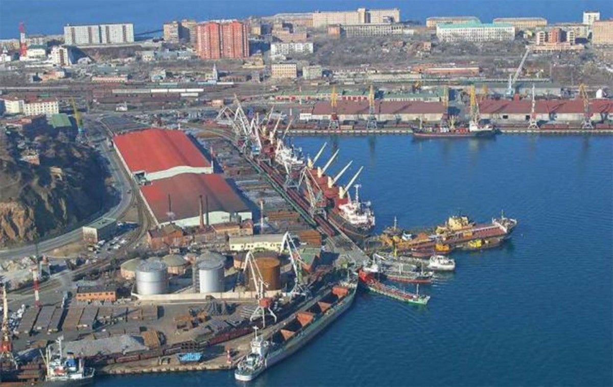 Промисловці просять Гройсмана знизити портові збори ще на 54%