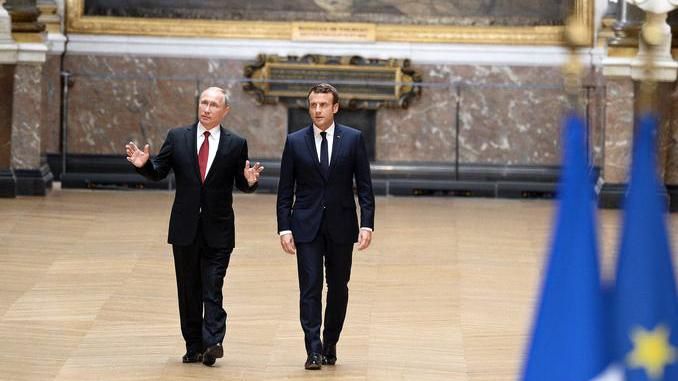 У Путіна переконують, що його привітав Макрон: у президента Франції оприлюднили інші деталі 