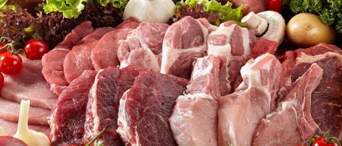 В Україні хочуть заборонити продавати домашню свинину і яловичину