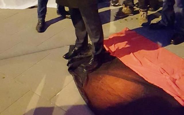 У Варшаві пройшла антиукраїнська акція: спалили портрети Бандери і Шухевича У Варшаві пройшла антиукраїнська акція: спалили портрети Бандери і Шухевича