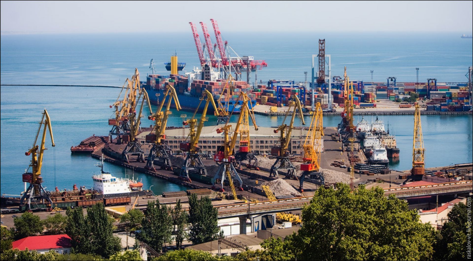 Високі портові збори негативно впливають на конкурентоспроможність українського експорту
