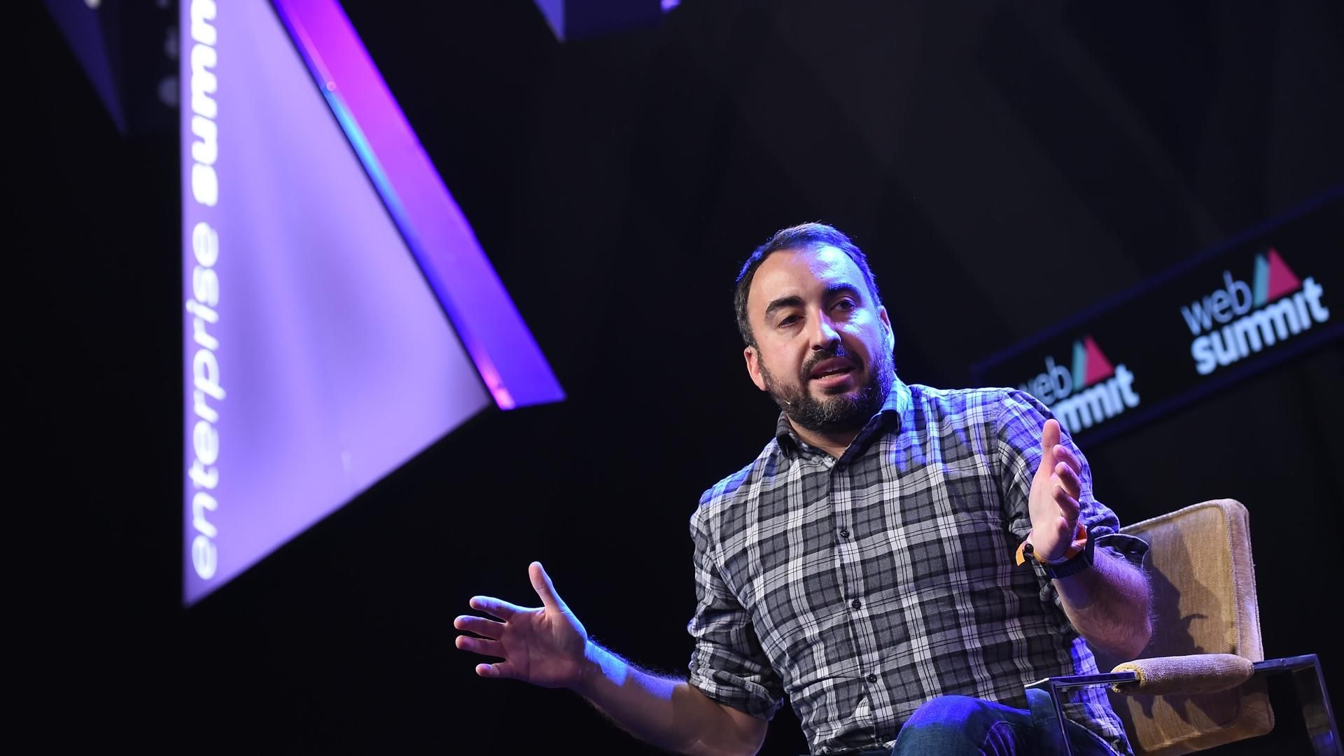 Глава служби безпеки Facebook покидає компанію через суперечки щодо російської пропаганди Глава служби безпеки Facebook покидає компанію через суперечки щодо російської пропаганди