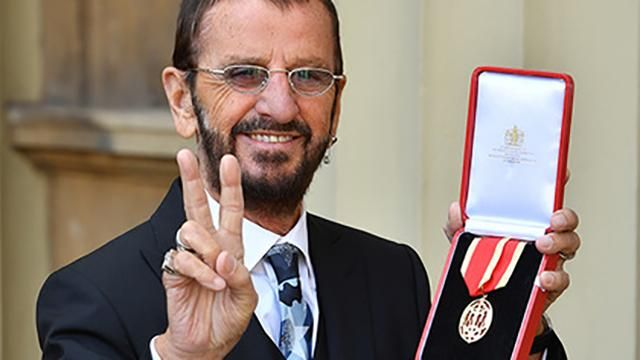 Рінго Старр посвячений у лицарі Британської імперії Рінго Старр посвячений у лицарі Британської імперії