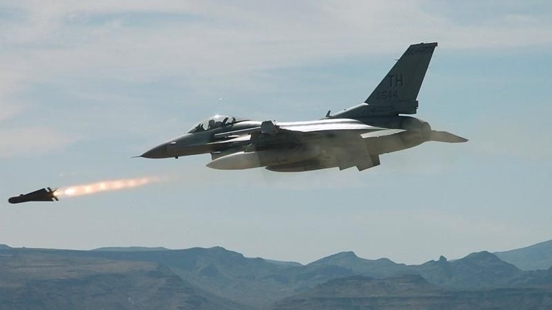 Война в Сирии: российская авиация сравняла с землей лагерь беженцев Война в Сирии: российская авиация сравняла с землей лагерь беженцев