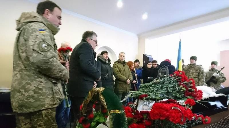 В Николаеве прощаются с летчиком Волошиным, который совершил самоубийство: фото, видео