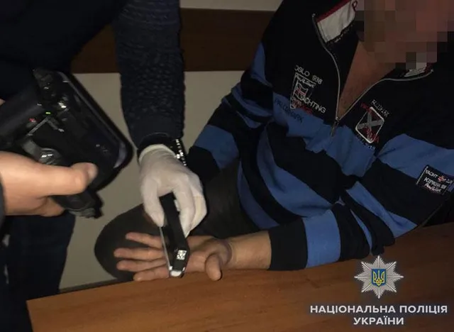 Поліція провела затримання посадовців у кількох містах України Поліція провела затримання посадовців у кількох містах України