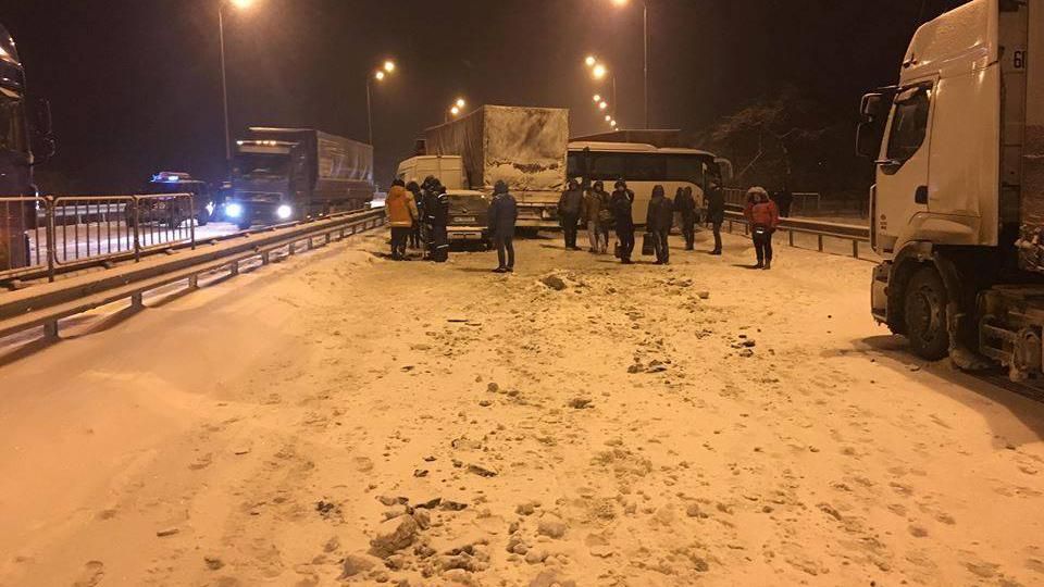 На Рівненщині сталася масштабна ДТП за участю росіянина: фото, відео На Рівненщині сталася масштабна ДТП за участю росіянина: фото, відео