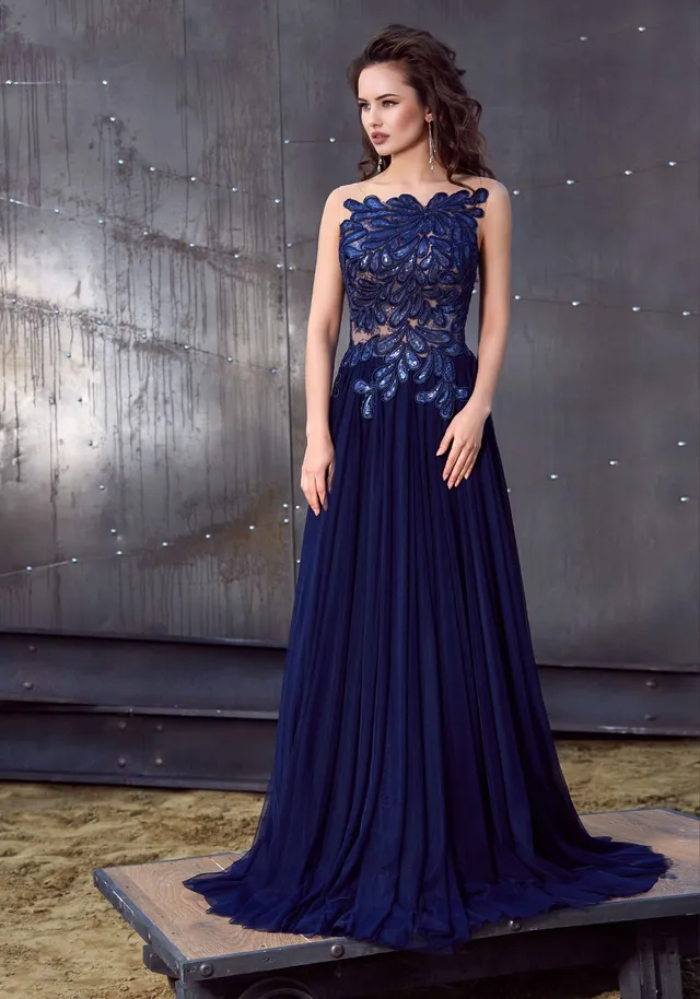 Випускні сукні 2018 фото Випускні сукні 2018 фото