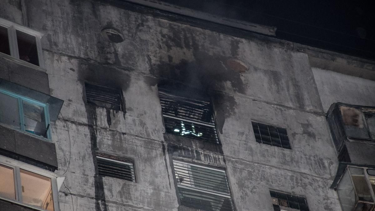В Киеве горел многоэтажный дом: фото и видео
