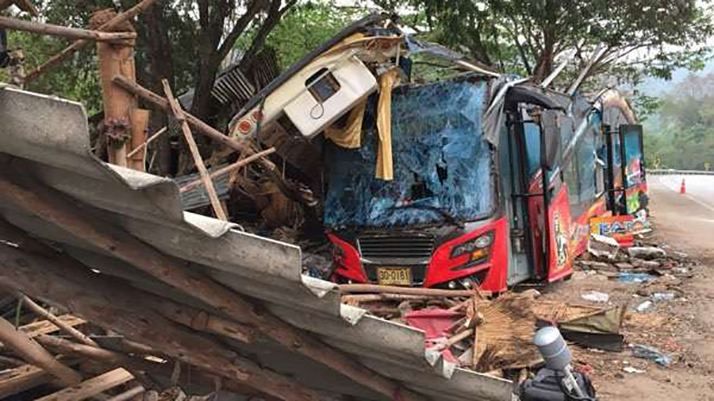 Десятки человек погибли в жуткой аварии в Таиланде: ужасные фото