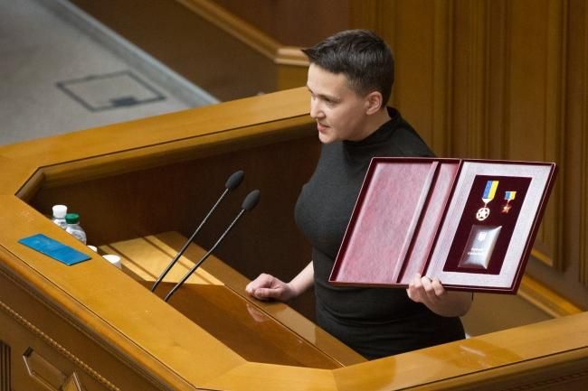 "Щас уср*тесь": Савченко в Раде заявила, что не отдаст звезду Героя Украины