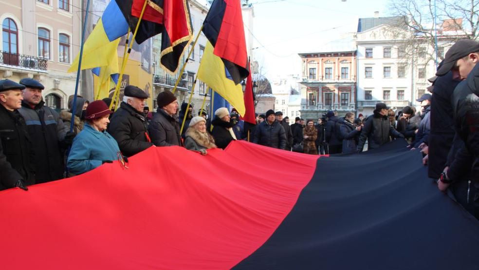 Во Львове официально признали красно-черный флаг
