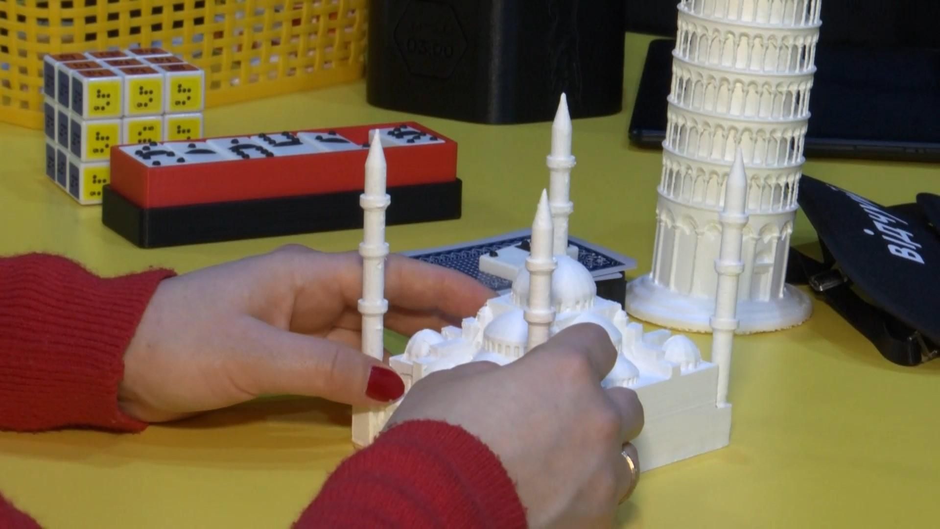 Музей в темряві: у Києві відкрилась виставка "Невидима архітектура" Музей в темряві: у Києві відкрилась виставка "Невидима архітектура"