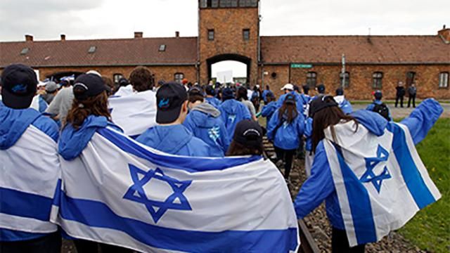 Скандал між Польщею та Ізраїлем: поляки цензурували промову, звинувативши українців у Голокості Скандал між Польщею та Ізраїлем: поляки цензурували промову, звинувативши українців у Голокості