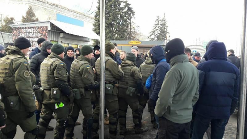 Полиция и Нацгвардия заблокировали "Национальный корпус" в центре Киеве