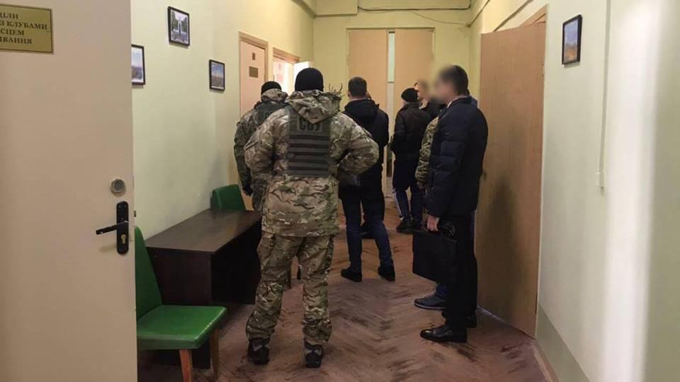 В Харьковском горсовете проводят обыски В Харьковском горсовете проводят обыски