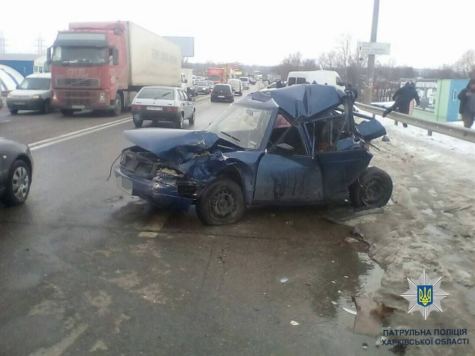 У Харкові в ДТП зіткнулися одразу 6 авто: фото