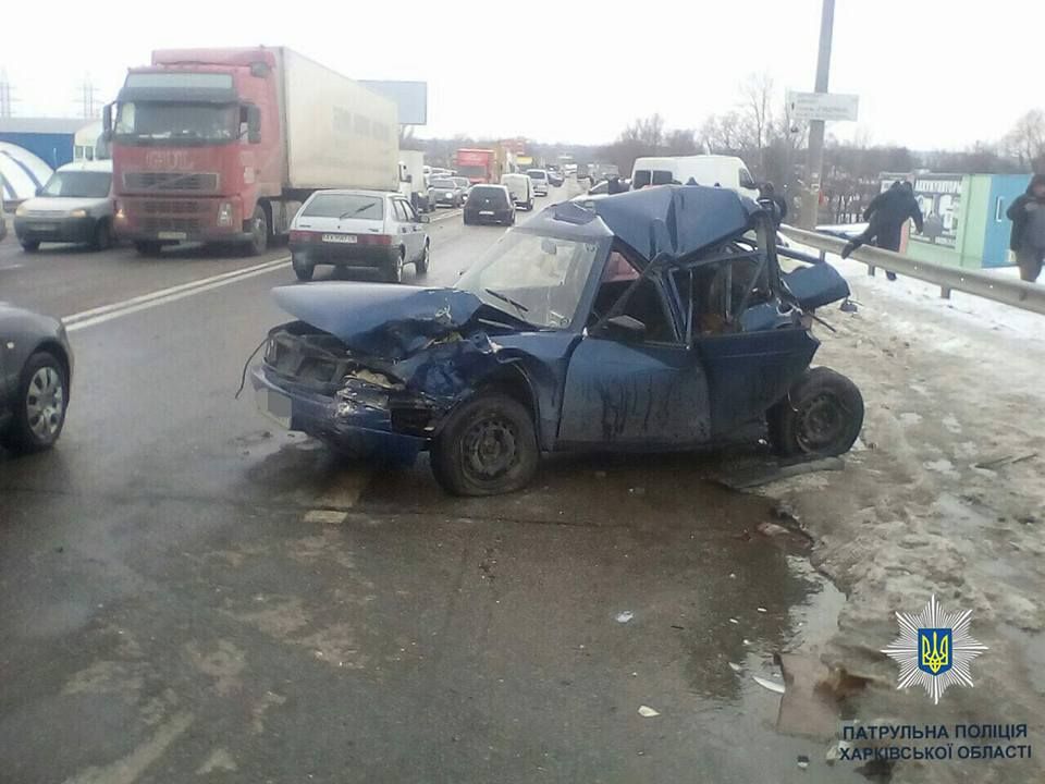 В Харькове в ДТП столкнулись сразу 6 авто: фото