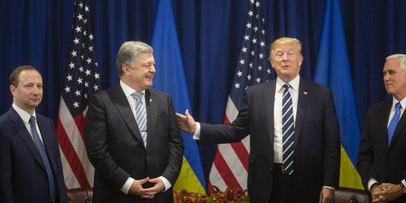 Порошенко поблагодарил Трампа за серьезную финпомощь для Украины Порошенко поблагодарил Трампа за серьезную финпомощь для Украины