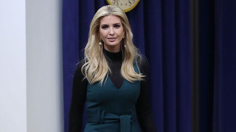 Іванка Трамп зустрілась зі студентами у стильному вбранні: фото