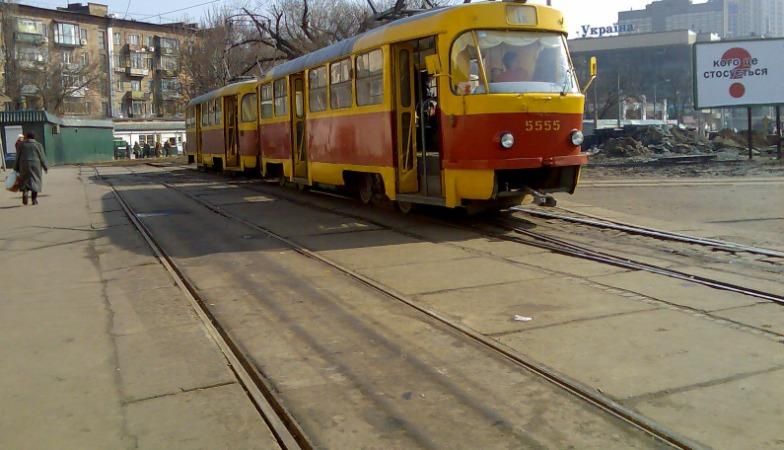 Трамвай сошел с рельсов в Киеве: есть видео