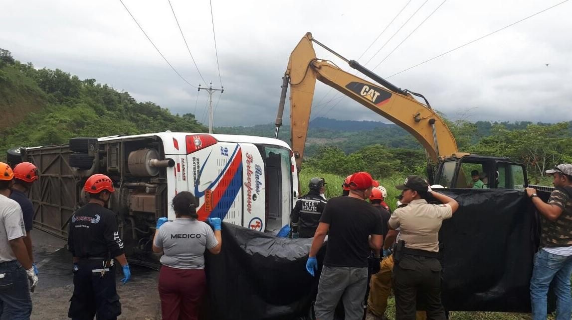 В Еквадорі жахлива ДТП: перекинувся пасажирський автобус, загинули 12 людей 