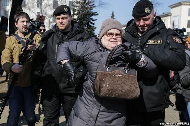 У Білорусі силовики влаштували масові затримання людей у День Волі