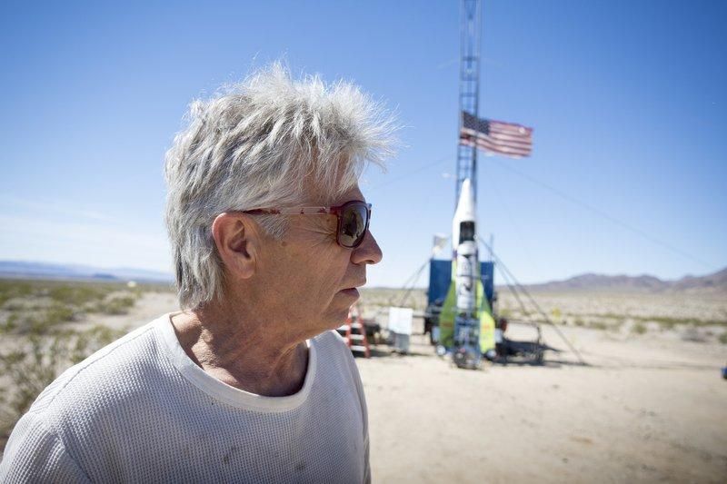 Американец совершил первый полет на собственной ракете, чтобы доказать, что Земля плоская