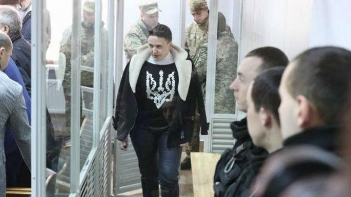 Сигнал опонентам Порошенка у військових колах, – французьке видання про арешт Савченко