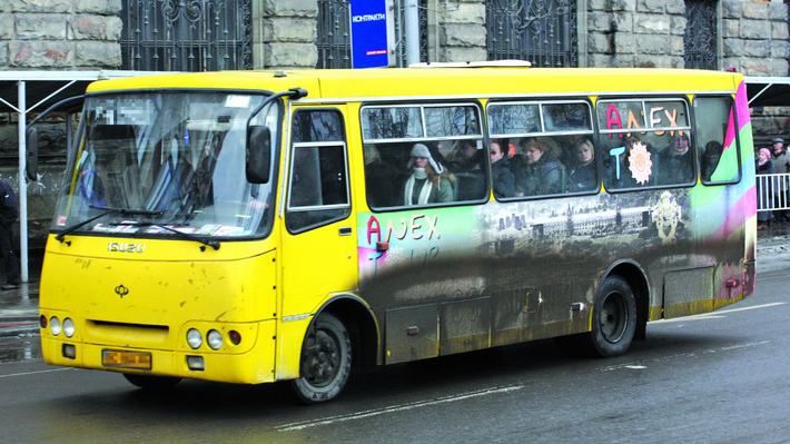 У Миколаєві стався транспортний колапс через страйк водіїв маршруток