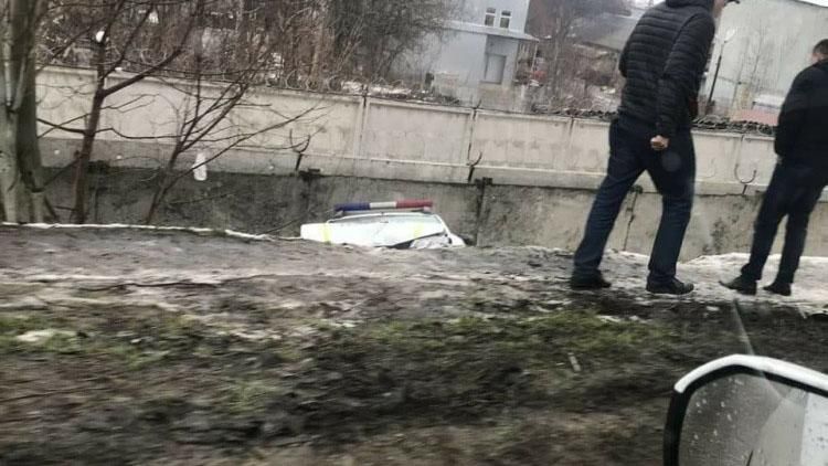 В Одесі автомобіль патрульних впав з мосту