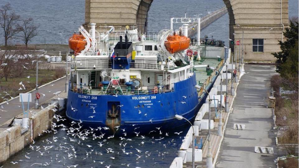 Російський танкер помітили у Запоріжжі: фотофакт Російський танкер помітили у Запоріжжі: фотофакт