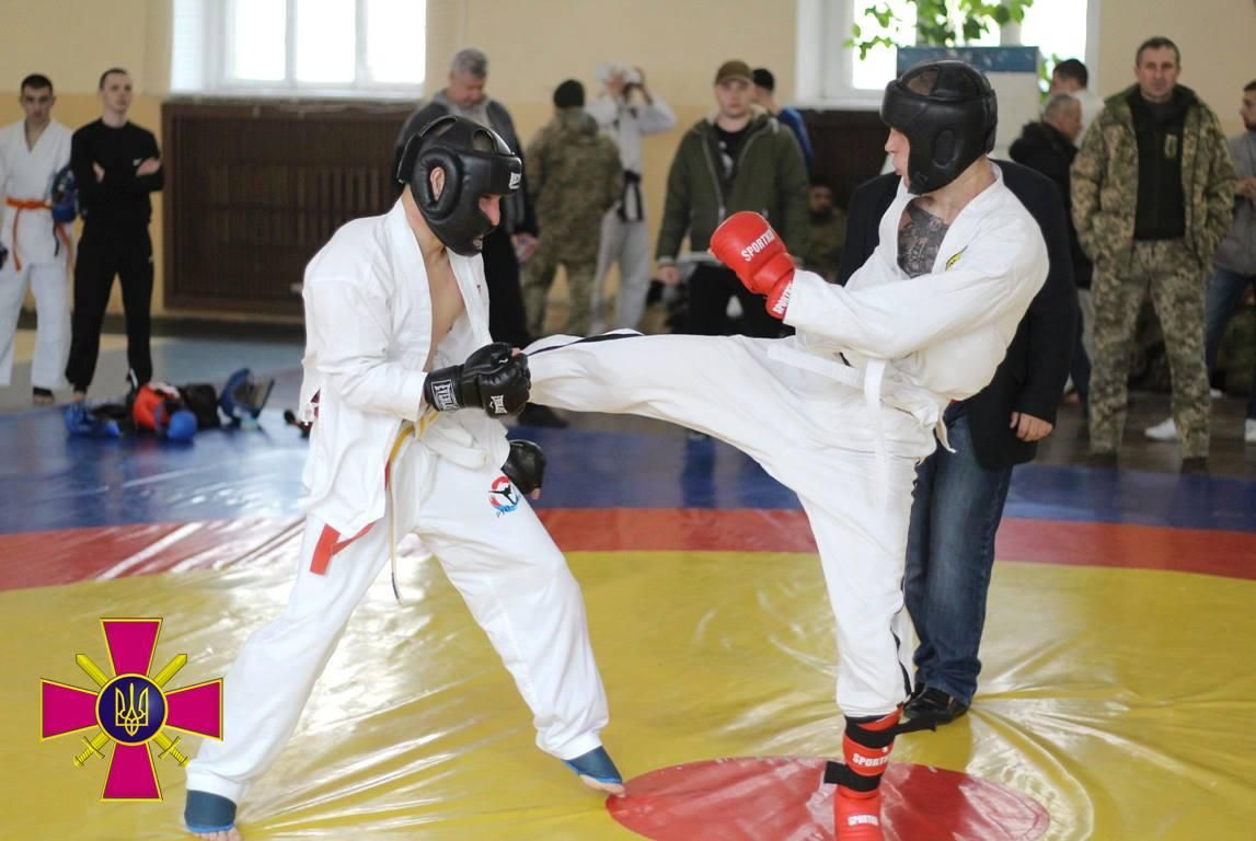 Загартовує психологічно: у Києві відбувся чемпіонат Сухопутних військ із рукопашного бою Загартовує психологічно: у Києві відбувся чемпіонат Сухопутних військ із рукопашного бою