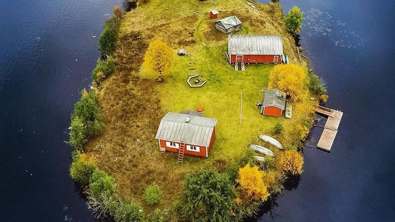 Фотограф показал, как меняются времена года на крошечном острове