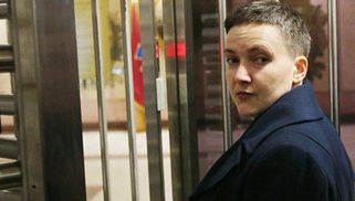 Савченко оприлюднила відео, на якому знімає з себе сорочку