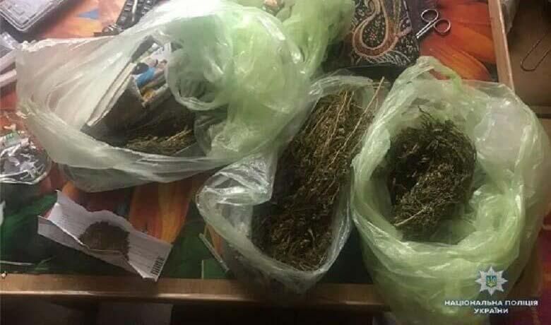 В Киеве задержали двоих наркоторговцев марихуаной и метадоном стоимостью 180 тысяч гривен