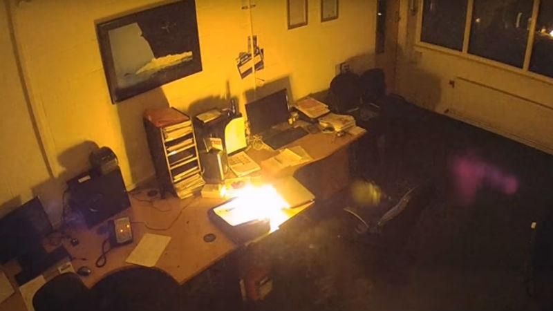 Ноутбук, який залишили заряджатись, спалив цілий поверх офісного центру