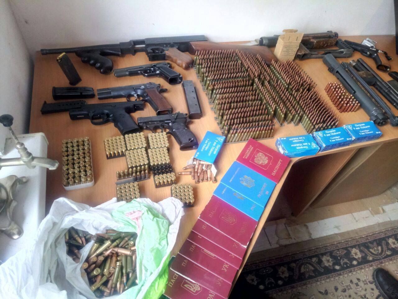 Зловмисники допомагали проросійським бойовикам з Донбасу потрапляти до ЄС (оновлено) Зловмисники допомагали проросійським бойовикам з Донбасу потрапляти до ЄС (оновлено)