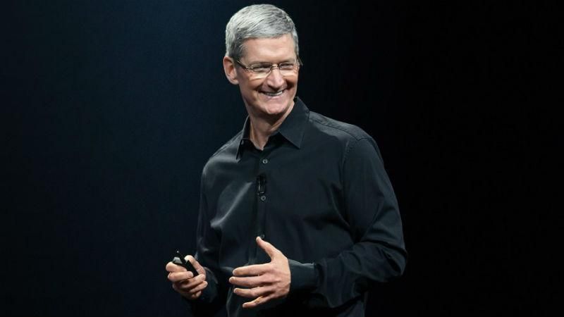 Глава Apple упрекнул Цукерберга из-за скандала с Facebook Глава Apple упрекнул Цукерберга из-за скандала с Facebook